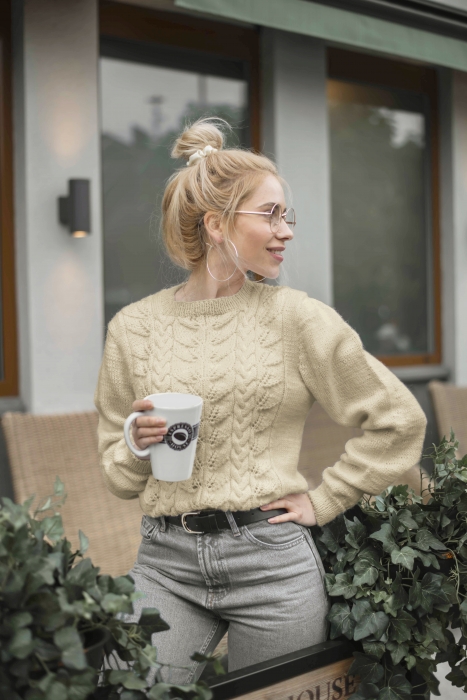 Strikkemekka Design - Diane Genser i Lys Beige Melert (i DSA Sterk)
