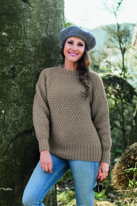 Strikkemekka Design - Naomi Genser Lys Brun Melert (i DSA Sterk)